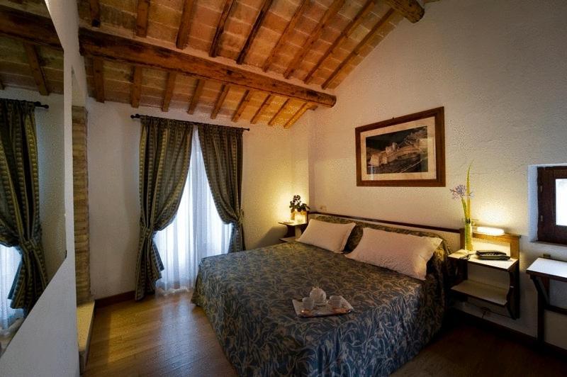 Hotel Il Castello Assisi Luaran gambar