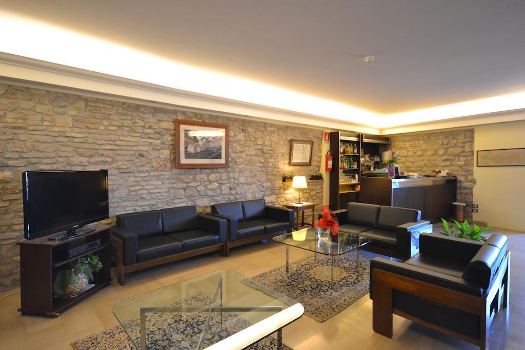 Hotel Il Castello Assisi Luaran gambar