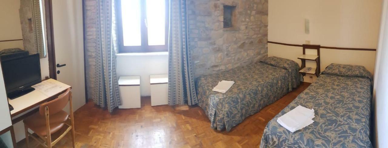 Hotel Il Castello Assisi Luaran gambar